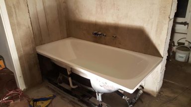 Badewanne montiert Badewanne montiert