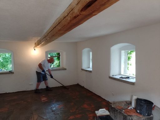 Jeder Strich zählt – Handarbeit beim Bodenlegen