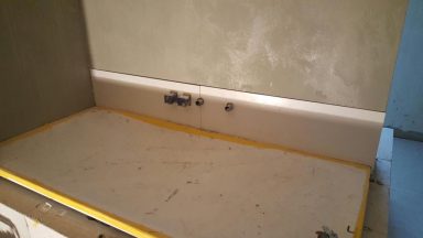 Wandverkleidung hinter der Badewanne Wandverkleidung hinter der Badewanne